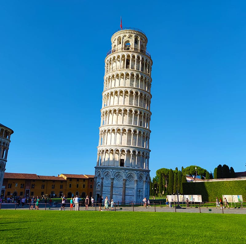 Toren van Pisa tijdens de roadtrip door Italie