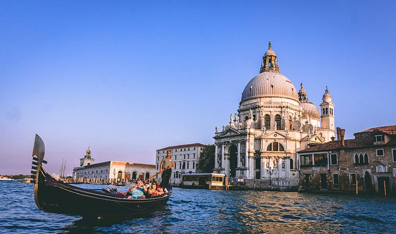 Boek een romantische stedentrip naar Venetie. Photocredits to Chait Goli.