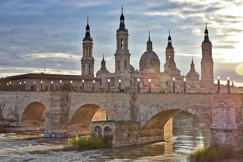 Breng een bezoek aan het Spaanse Zaragoza. Photocredits to marcelo-rivas