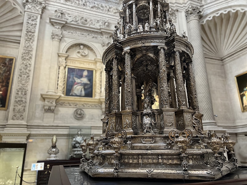 Bezoek de Kathedraal van Sevilla op een regenachtige dag