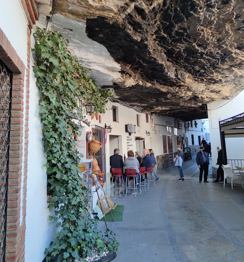 Bezoek de bekende fotopunten van Setenil de las Bodegas