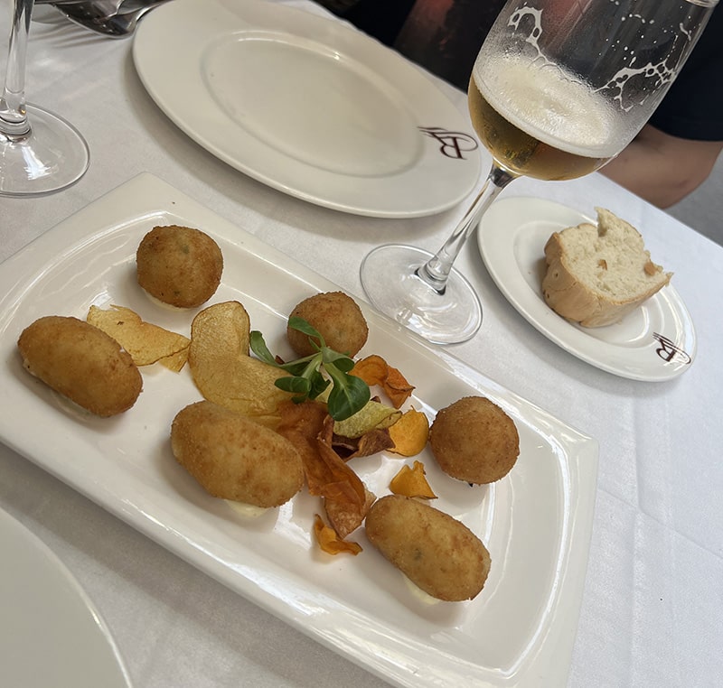 Geniet van het eten en de heerlijke tapas in Sevilla