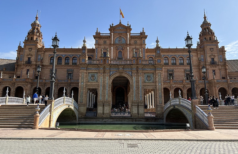 Plaza de Espana - het grote gebouw in het midden
