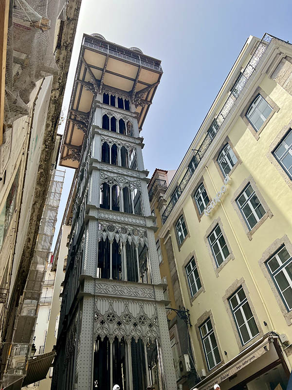 Elevador Santa Justa - neem overdag de lift omhoog in Lissabon