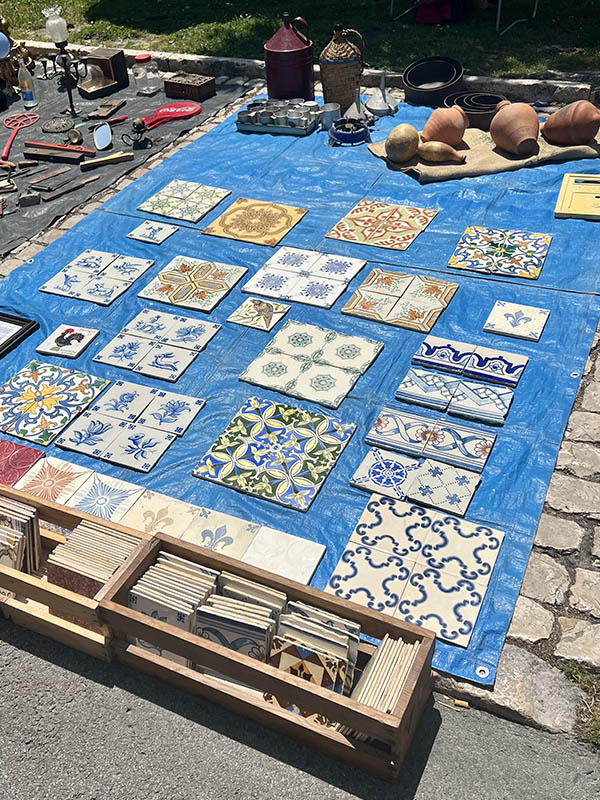 Feira da Ladra - rommelmarkt in Lissabon