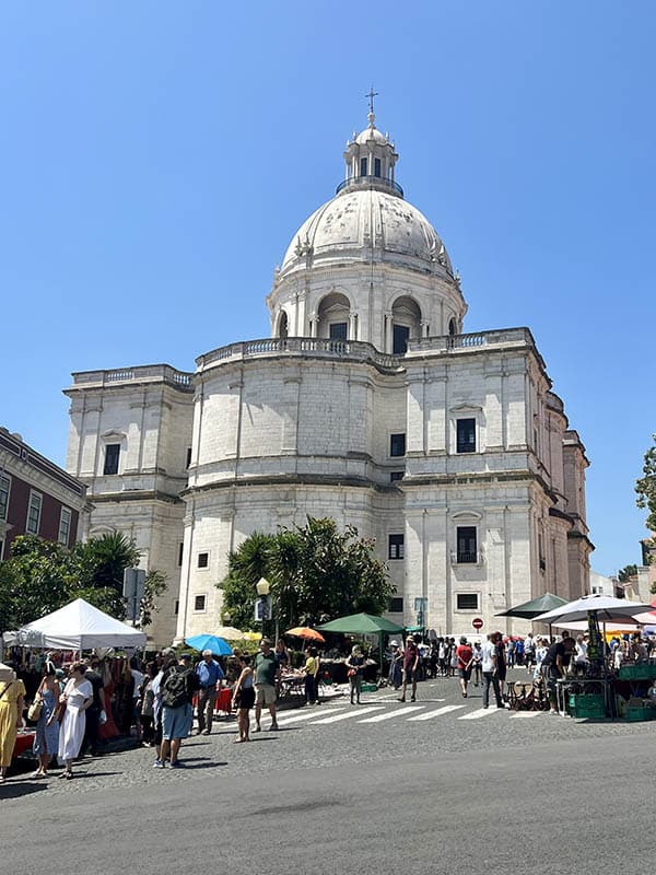 Feira da Ladra - rommelmarkt in Lissabon