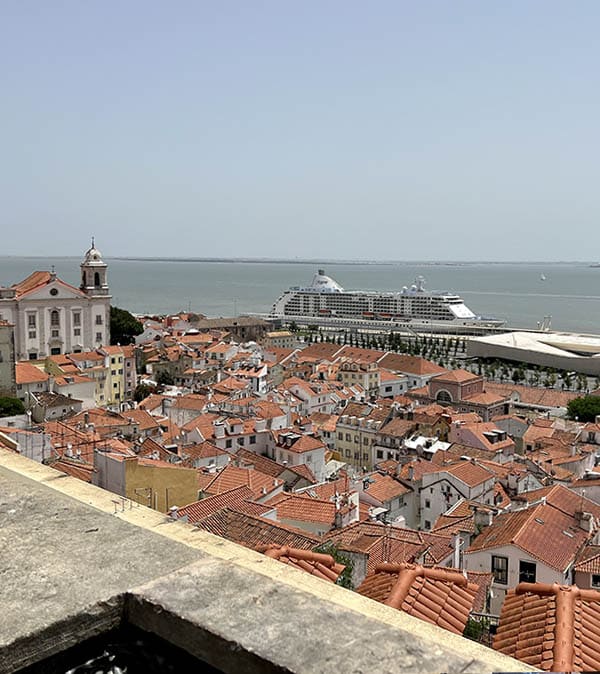 Miradouro de Santa Luzia - uitzichtspunt Lissabon
