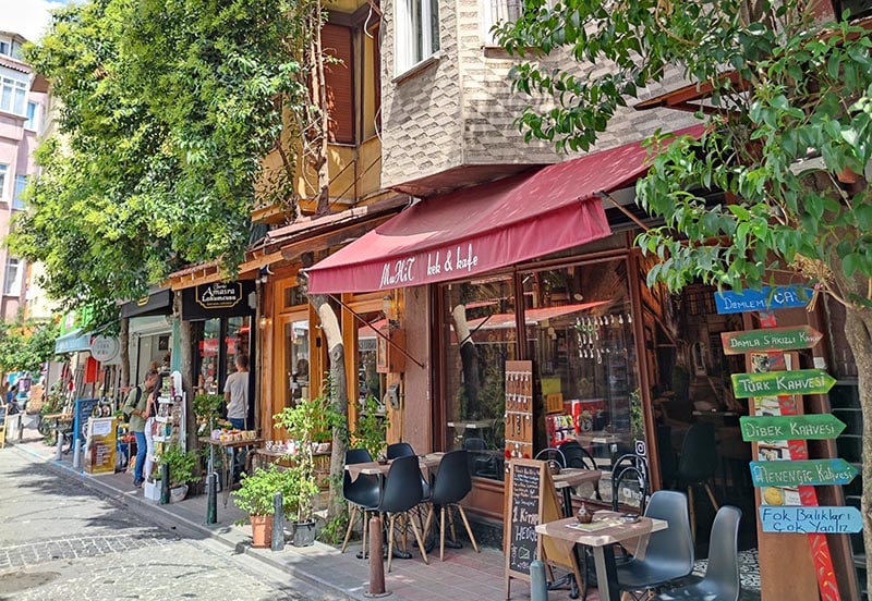 De gezellige koffietentjes in Balat en Fenet