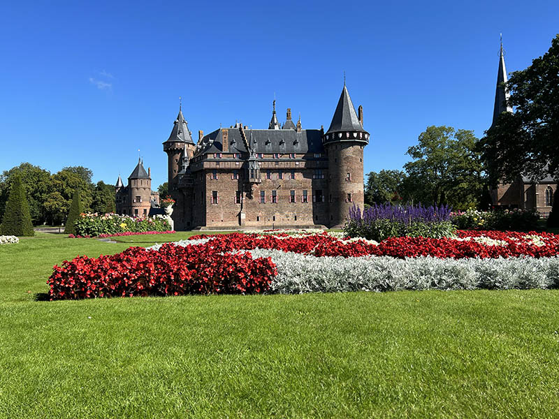 Het park en de tuinen rondom Kasteel de Haar in Utrecht