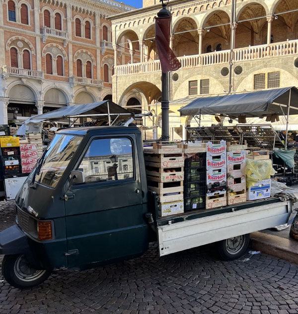 Bezoek de lokale markt van Padua - kleine auto