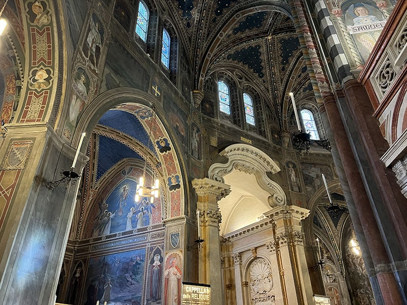 Interieur van de Sint Antonius Basiliek - pelgrimsoord - Padua, Italie