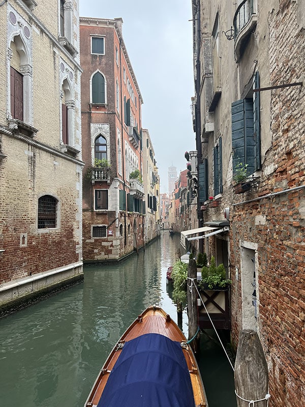 Venetie - kanalen en smalle straatjes